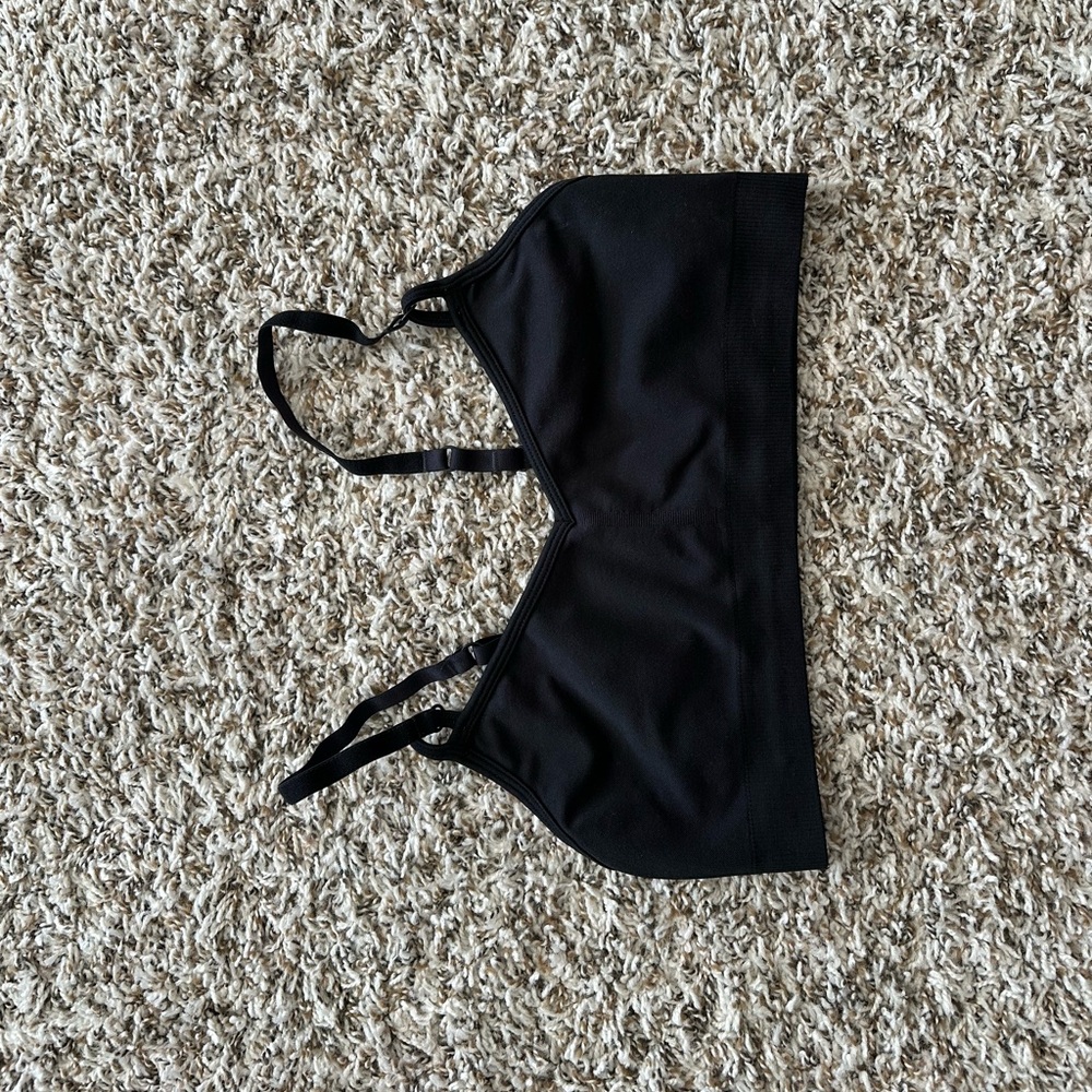 ATHLETA / black sports bra / size M
